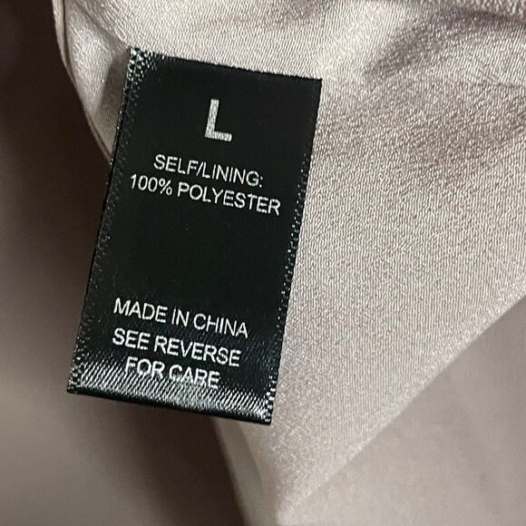 Size large BKE The Buckle boutique v-neck sleeveless blouse embellished neckline - Picture 5 of 6